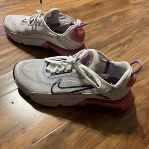 Nike White and Pink air max 2090 youth size 6